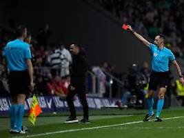 Unüberlegte Gesten: Barça-Trainer Xavi kassiert besonderen Platzverweis