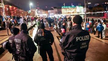 Gewalt am Bahnhof Jungfernstieg: Täter würgt Mann bewusstlos