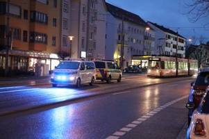 schwerer unfall in augsburg-hochzoll: e-scooter-fahrer und tram kollidieren