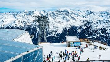 gewalt eskaliert in skiort  - deutsche touristen liefern sich massenschlägerei in Österreich