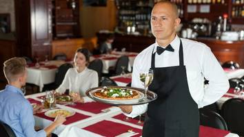 no-show-gäste - erste restaurants verhängen 285 euro strafe – wie sie die gebühr vermeiden