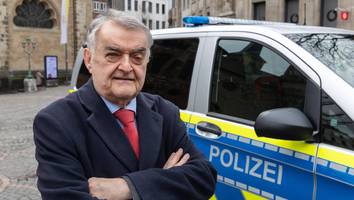 Anstieg um 10 Prozent - NRW-Innenminister Reul legt alarmierende Zahlen zu Ausländerkriminalität vor