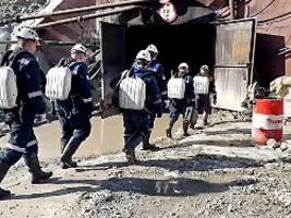 Kein Kontakt zu Vermissten: Russische Arbeiter seit Tagen in Goldmine verschüttet