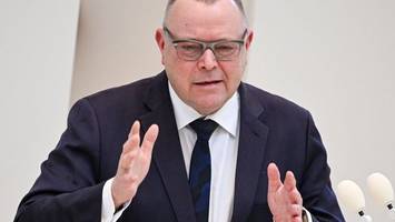 minister: „spur des geldes“ von extremisten verfolgen