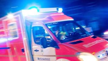 rettungswagen in unfall verwickelt: zwei verletzte