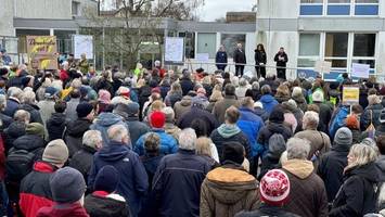 schenefeld: 400 menschen kommen zur kundgebung gegen rechts