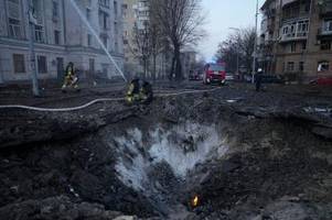 Massiver Raketenangriff fordert zwölf Verletzte in Kiew