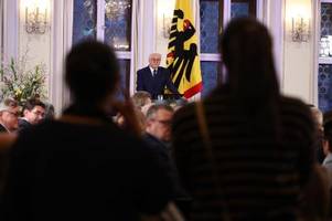 Aktivisten unterbrechen Steinmeier-Rede in Leipzig