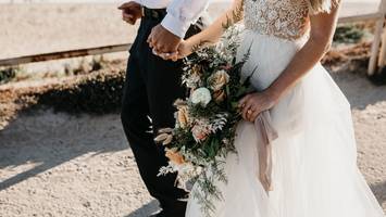 Unfreiwillige Doppel-Hochzeit - Braut ist schockiert – Trauzeugin bucht Hochzeit am gleichen Wochenende wie sie