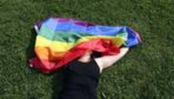 Verfolgung queerer Menschen: Russland setzt internationale LGBT-Bewegung auf Terrorliste