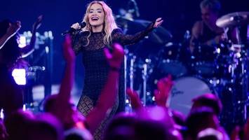 Rita Ora gibt Konzert im Hamburger Überseequartier