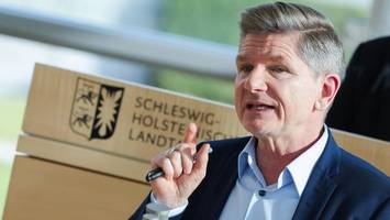 Heiner Garg (FDP) informiert im Rathaus über Kita-Betreuung