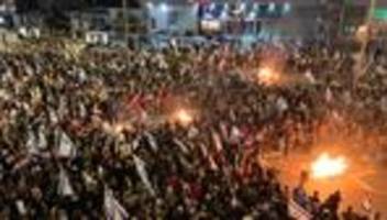 krieg in israel und gaza: tausende israelis protestieren gegen benjamin netanjahu