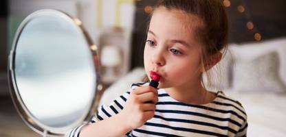 Kinder und Make-up: Wie Eltern damit umgehen sollten