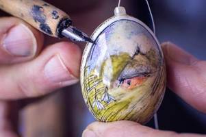 Vom Tauben- bis zum Straußenei: Künstlerin bemalt Ostereier