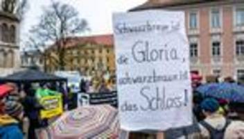 Éxtremismus: Kundgebung gegen Rechtsextremismus vor Schloss Emmeram