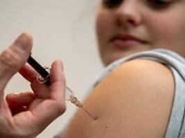 wirkstoff hoch effektiv: stiko will hpv-impfung an schulen steigern