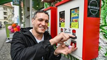 dieser mann will berlins kaugummi-automaten retten