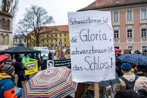 Kundgebung gegen Rechtsextremismus vor Schloss Emmeram