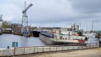 Gesunkener Frachter „Alster“ liegt jetzt im Harburger Binnenhafen