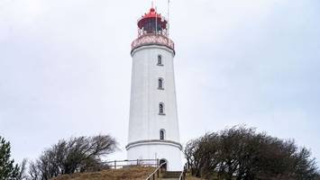 Wahrzeichen Hiddensees: Leuchtturm wieder für Besucher offen