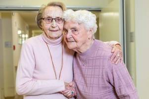Zwei Freundinnen, 100 und 99 Jahre alt, sehen sich nach 80 Jahren wieder