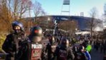 Bundesliga: Karlsruhe verhandelt über Polizeikosten bei Risikospielen