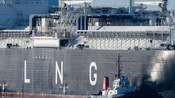 Tanker läuft für Tests erstmals Rügener LNG-Terminal an