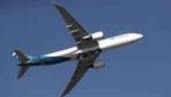 Luftfahrt: Airbus-Flugzeug verliert Teil von Verkleidung und muss umkehren