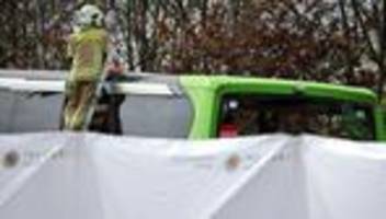 Unfall auf A9: Busunglück: A9 bei Leipzig wohl noch bis zum Abend gesperrt