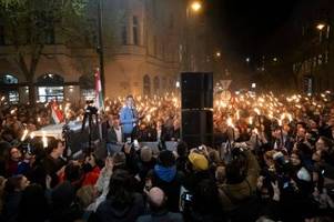 Tausende Ungarn demonstrierten gegen Orban