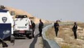 Westjordanland: Drei Menschen bei Angriff auf israelische Fahrzeuge verletzt