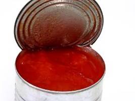 tomatenpüree schlecht bewertet: frau in nigeria droht gefängnis wegen online-rezension
