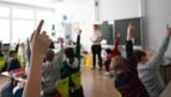 GEW: Lehrergewerkschaft fordert kritischen Umgang mit AfD im Unterricht