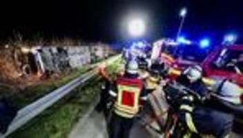nordrhein-westfalen: mehr als 20 verletzte bei erneutem busunglück