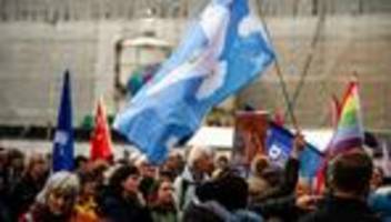 ostermärsche: hunderte demonstranten fordern frieden in der ukraine und israel