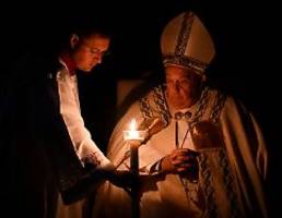 nach absage am karfreitag: heiserer papst feiert osternachtsmesse im petersdom