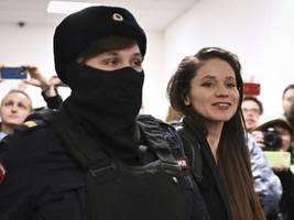 moskau: russische journalistin wegen berichterstattung zu nawalny verhaftet