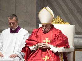 vatikan: papst franziskus feiert osternacht im petersdom