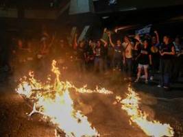 nichts für das land: zehntausende demonstrieren wütend gegen netanjahu