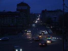 sorge vor angriff auf kiew: russland bombt teile der ukraine in dunkelheit und kälte