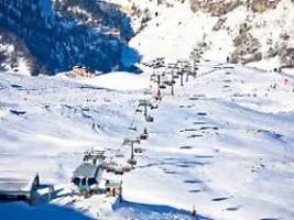 Rettungskräfte leiten Suche ein: Lawine erfasst mehrere Menschen in Zermatt