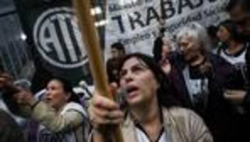 Javier Milei: Javier Milei entlässt 15.000 argentinische Staatsbedienstete