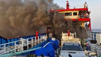 Thailand: Passagierfähre zur Urlaubsinsel Koh Tao brennt