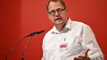 linken-politiker zeigt lauterbach wegen untreue an