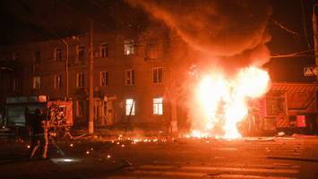 Einsatzkräfte gezielt unter Beschuss - Tödlicher „Doppel-Schlag“ in Charkiw