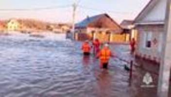 hochwasser: tausende menschen nach dammbruch in russland in sicherheit gebracht