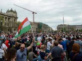 forderung nach neuwahl: zehntausende protestieren in budapest gegen orban