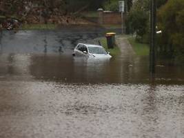 unwetter in sydney: extremregen setzt ganze wohnviertel unter wasser