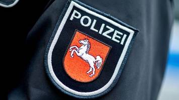 zwei polizeibeamte bei einsatz in oldenburg verletzt